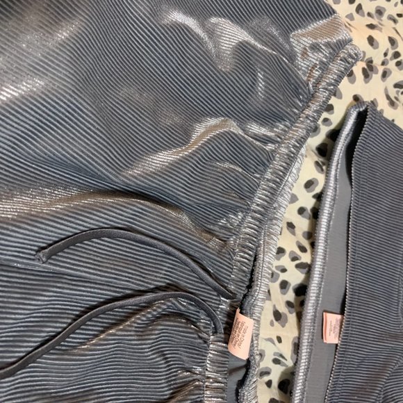 Victoria Secret Set - Picture 2 of 3